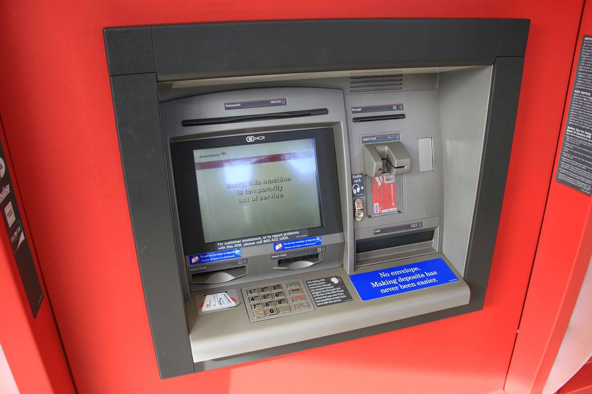 Alertan por fraude “tallado de tarjeta” en los cajeros bancarios