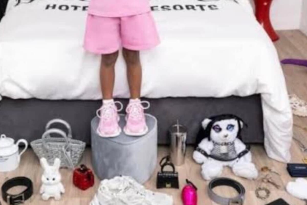 Balenciaga demandará a productores de campaña infantil con objetos de sadomasoquismo