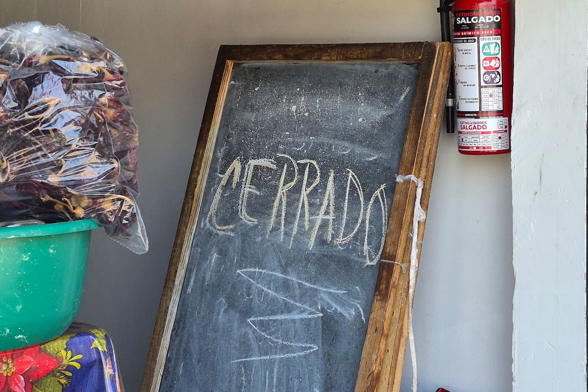 Falta de agua obliga a comercios de Jardín Dorado a suspender actividades