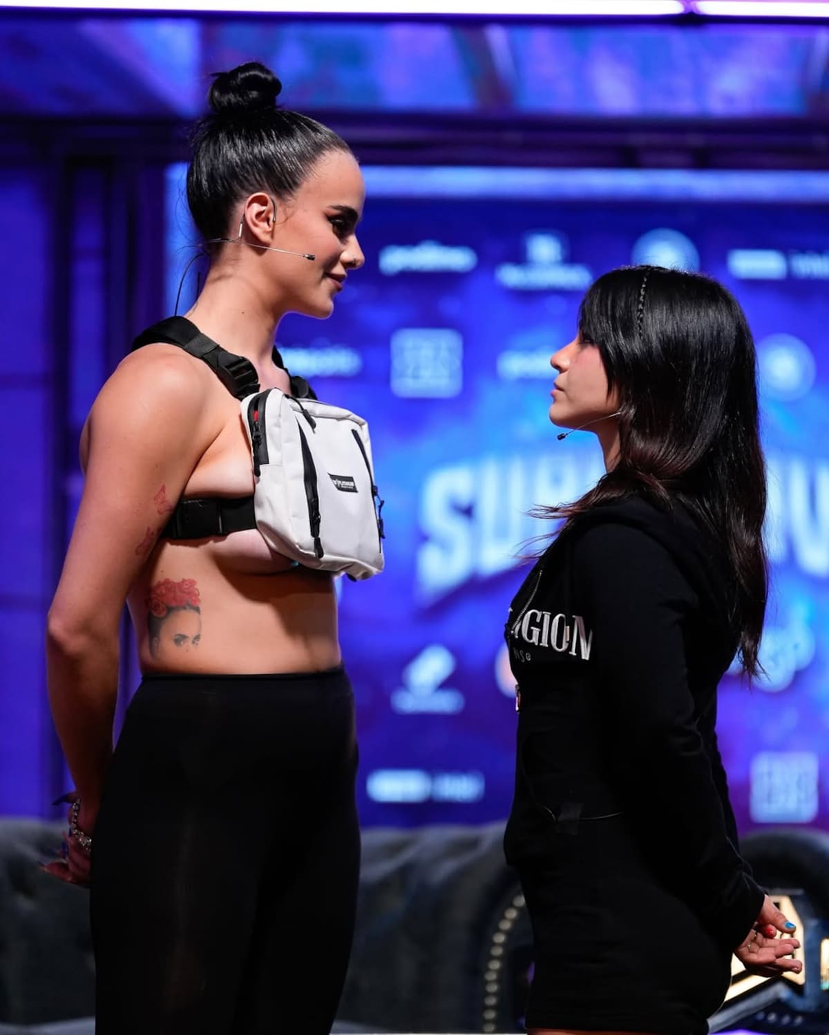 Gala Montes y Alana Flores durante el cara a cara del main event. (Foto: @supernovaboxing)