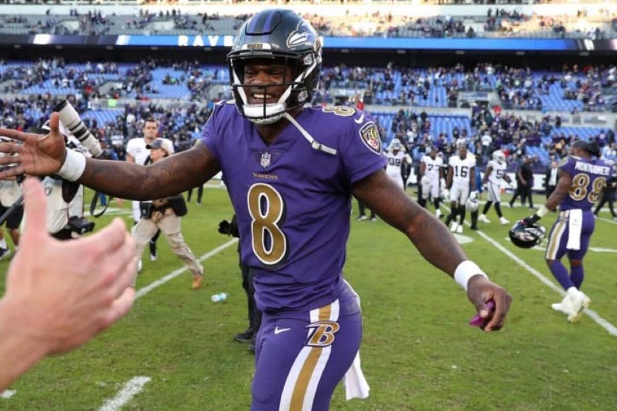 Lamar Jackson demanda a Amazon por permitir ventas de artículos falsos