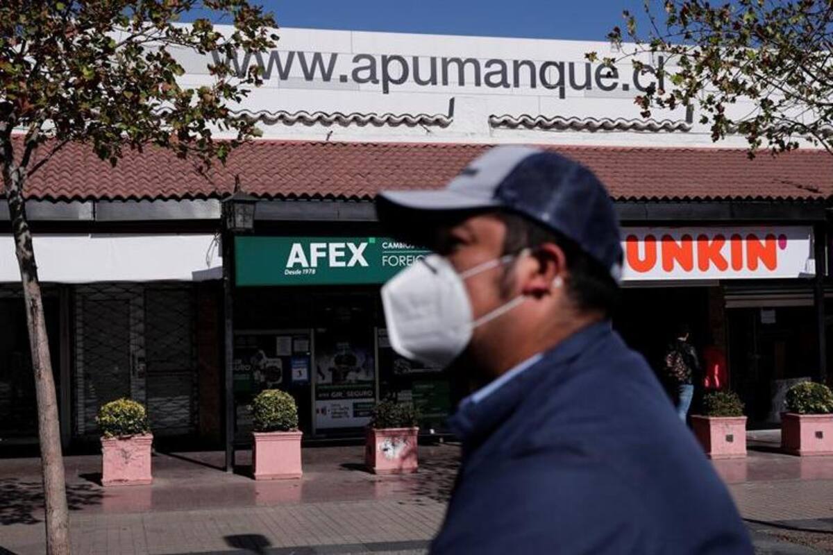Zonas de Chile vuelven al confinamiento tras "preocupante" avance de la pandemia