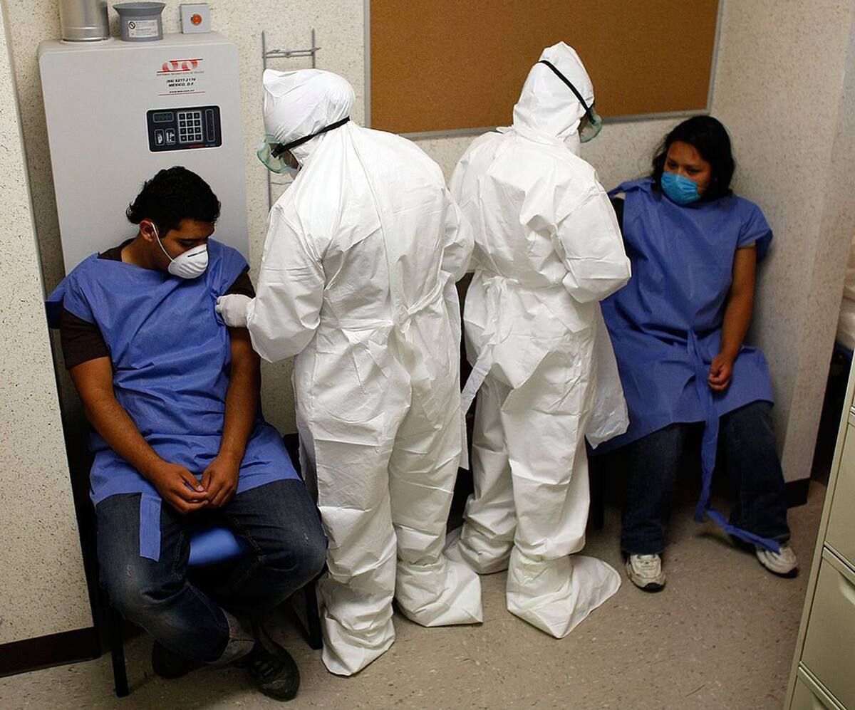 MEXICO CITY - MAY 01: Doctors at the Mexico City Navy Hospital wear protective gear as they tend to a patients complaining of a swine flu-like symptoms on May 1, 2009 in Mexico City, Mexico. Cases of swine flu, the strain known as H1N1 virus, have been confirmed in nine countries, including Mexico, where at least 2,400 are believed to be infected, with the number of deaths attributed to the virus believed to be more than 150. The World Health Organization today raised the threat level to 'phase 5,' indicating a pandemic is imminent.. (Photo by Joe Raedle/Getty Images)