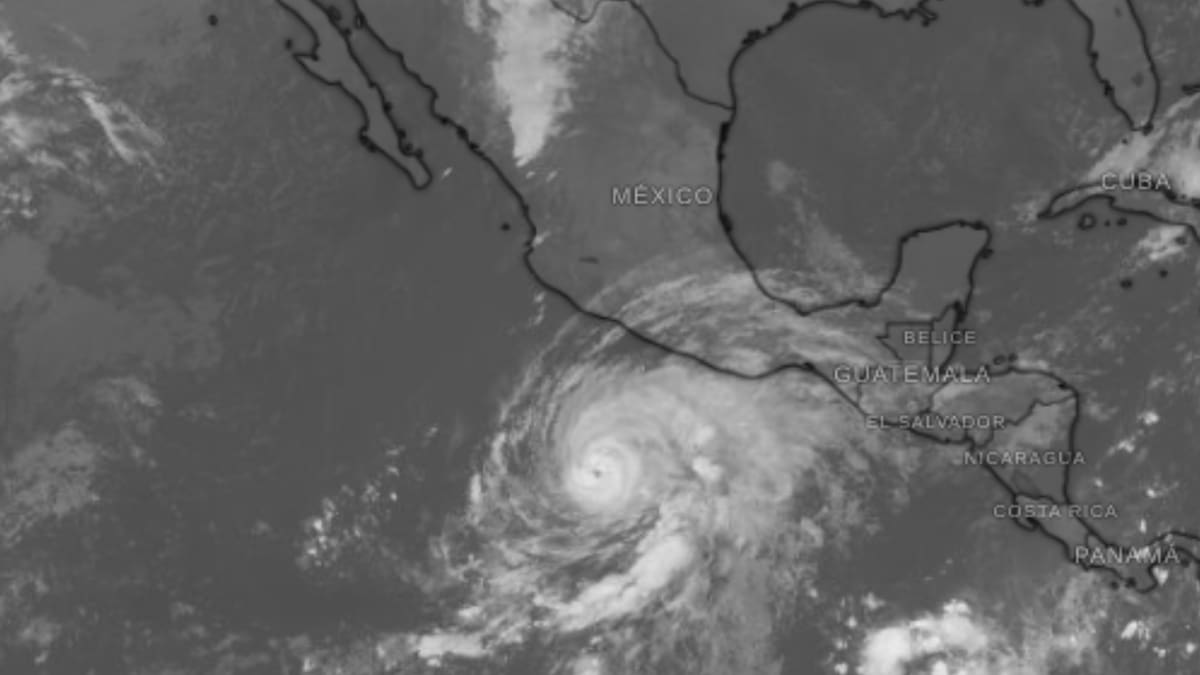 Huracán Vance se mantiene en categoría 2 con vientos de 175 km/h, el SMN pronostica lluvias muy fuertes en nueve estados de México