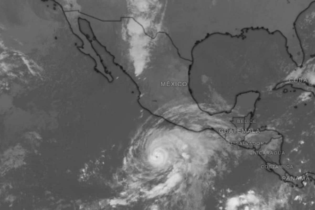 Huracán Vance se mantiene en categoría 2 con vientos de 175 km/h, el SMN pronostica lluvias muy fuertes en nueve estados de México