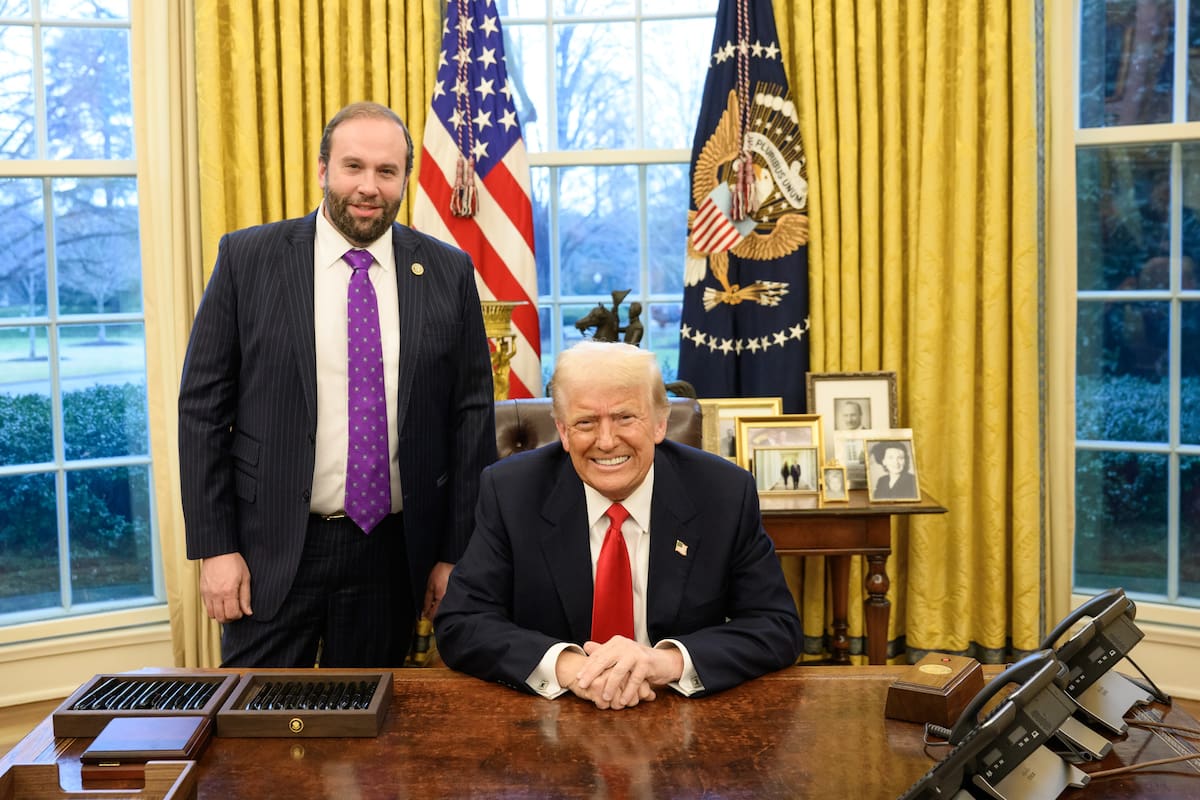 El republicano Jason Smith propuso gravar con 5% remesas que envían migrantes desde Estados Unidos. | Crédito: X @RepJasonSmith