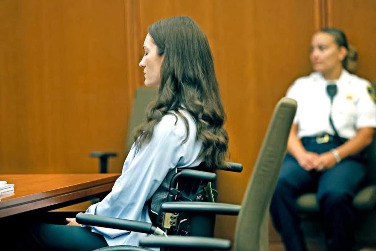Lindsay Clancy se declara inocente de los cargos de asesinato de sus 3 hijos: su defensa y esposo sostienen que ella no es responsable debido a una psicosis postparto