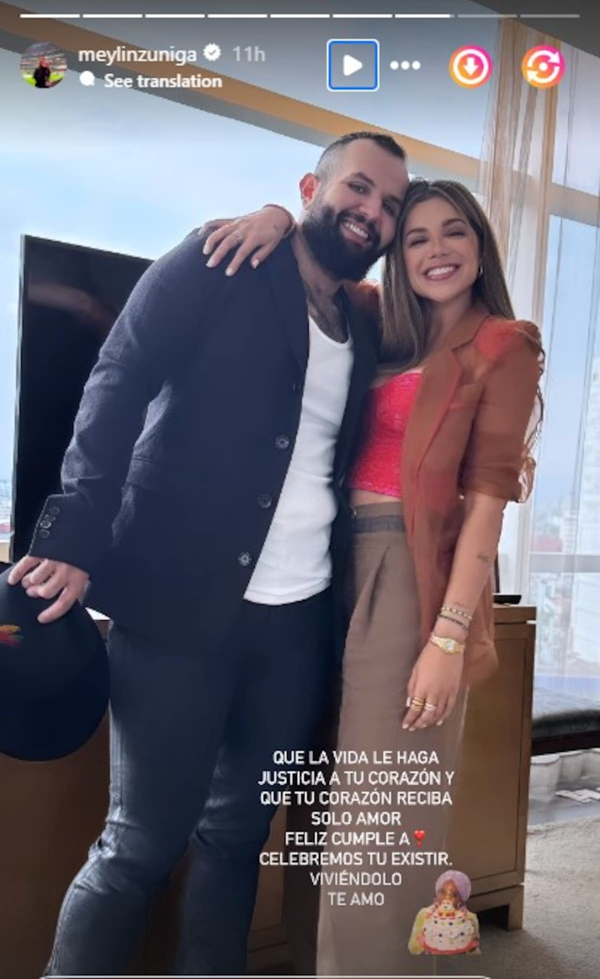 Meylin Zuñiga celebrando a Carín León. Instagram.
