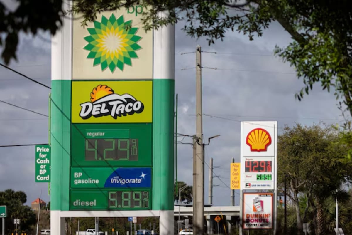 Conductores en Estados Unidos reducen viajes y cambian hábitos ante alza histórica de gasolina por guerra con Irán mientras crece presión económica y política rumbo a elecciones