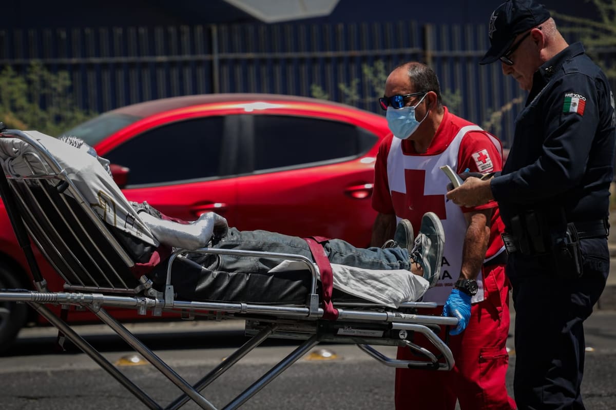 Joven malabarista sufre agotamiento por calor mientras trabajaba en calles de Mexicali