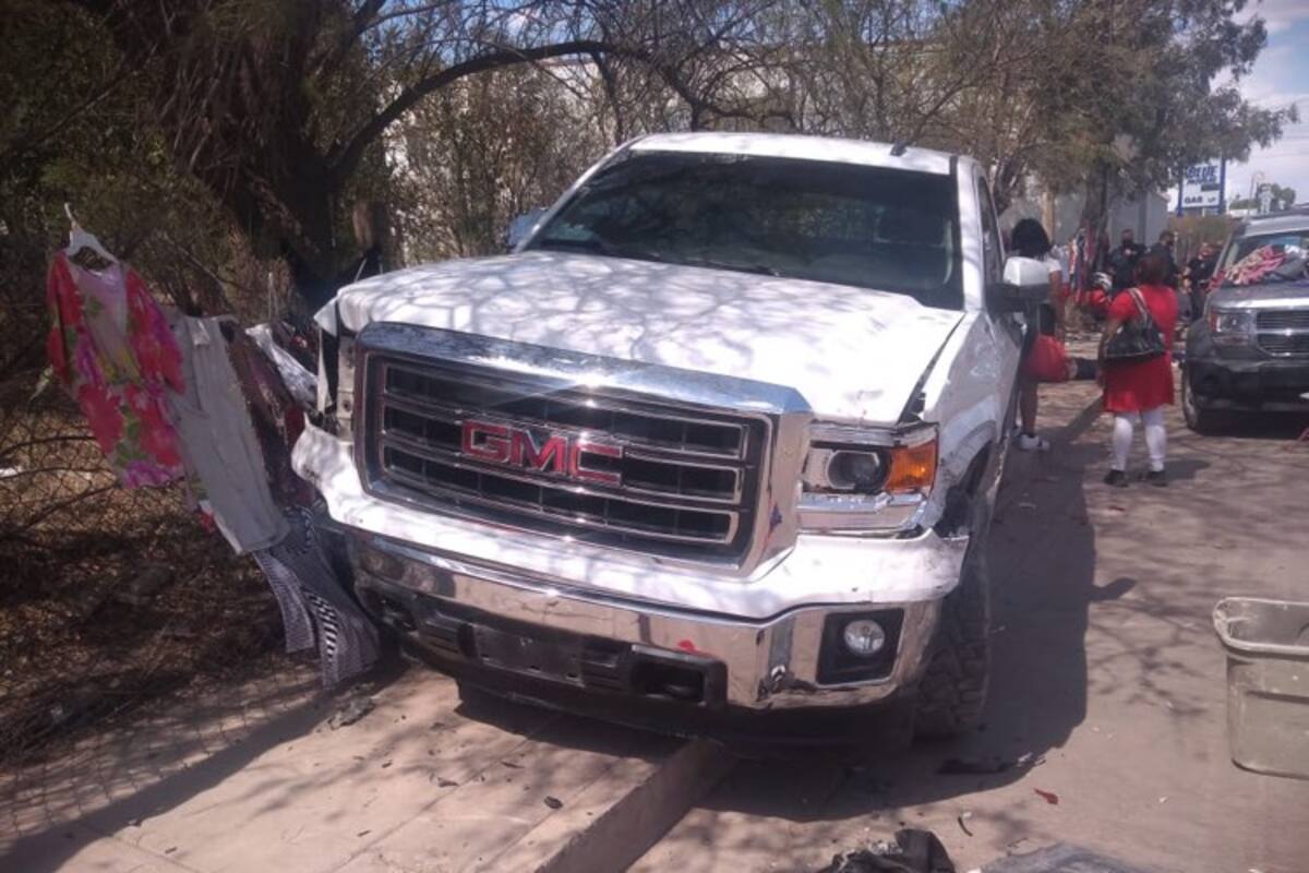 FOTOS: Aumentan a tres los muertos por auto que atropelló puesto de ropa en Nogales