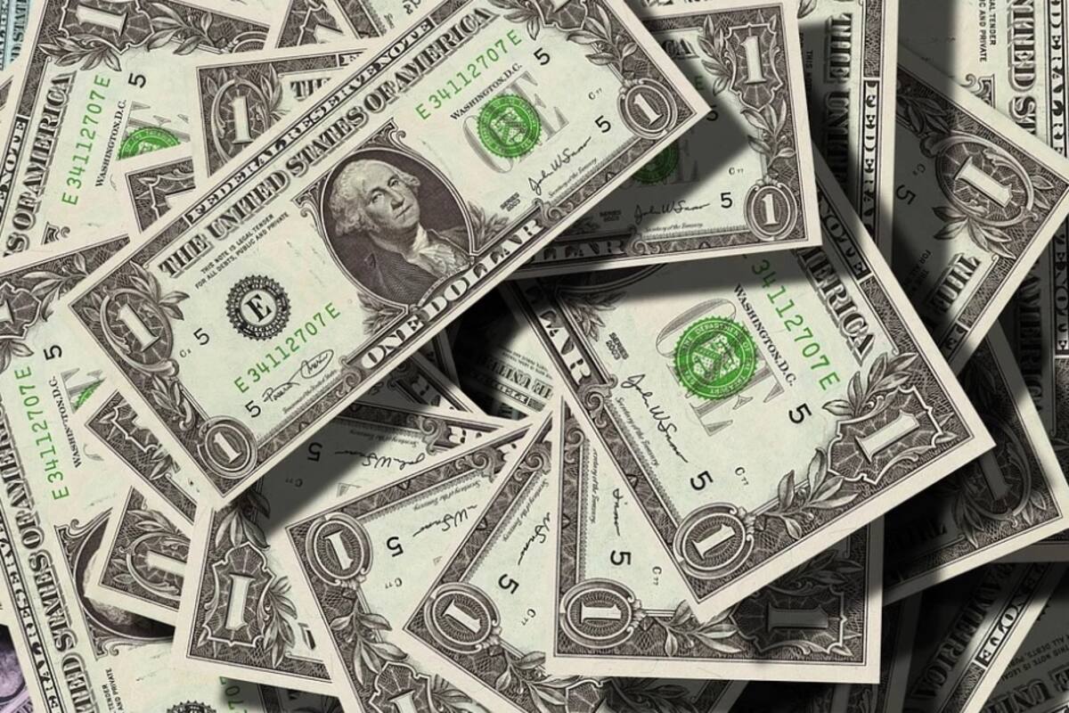 Dólar se vende a 24.64 pesos