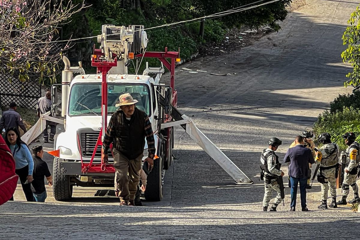 Volcadura de pipa en Camino Verde deja dos lesionados