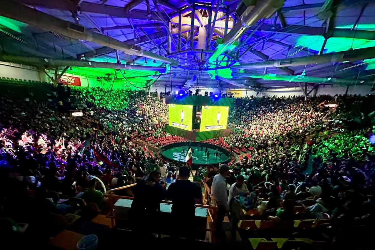 Palenque del Fex alcanza su capacidad máxima en Baja Fut Fest para el partido de México vs. Inglaterra