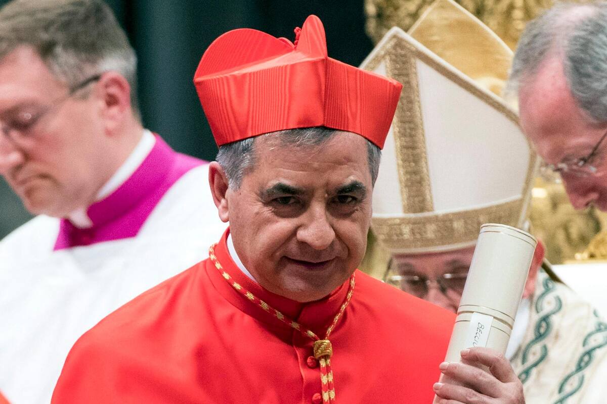 El cardenal Becciu, a juicio en el Vaticano por escándalo inmobiliario