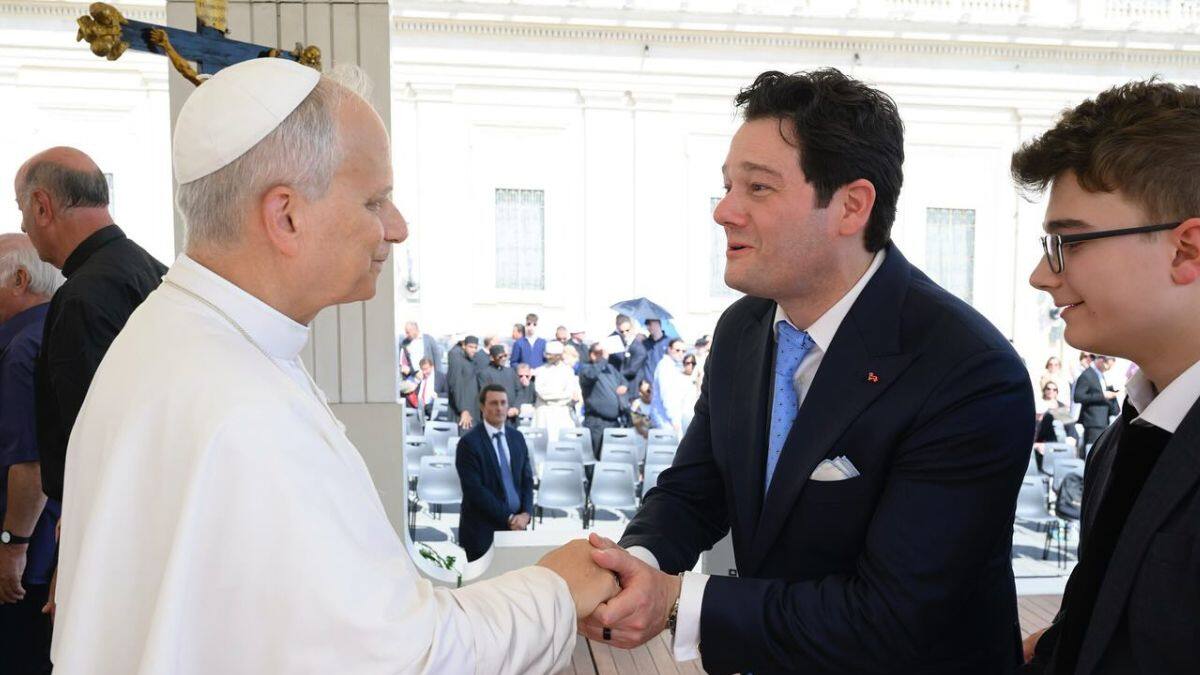 El tenor sonorense, Arturo Chacón-Cruz, comparte su emotivo encuentro con el Papa León XIV en el Vaticano