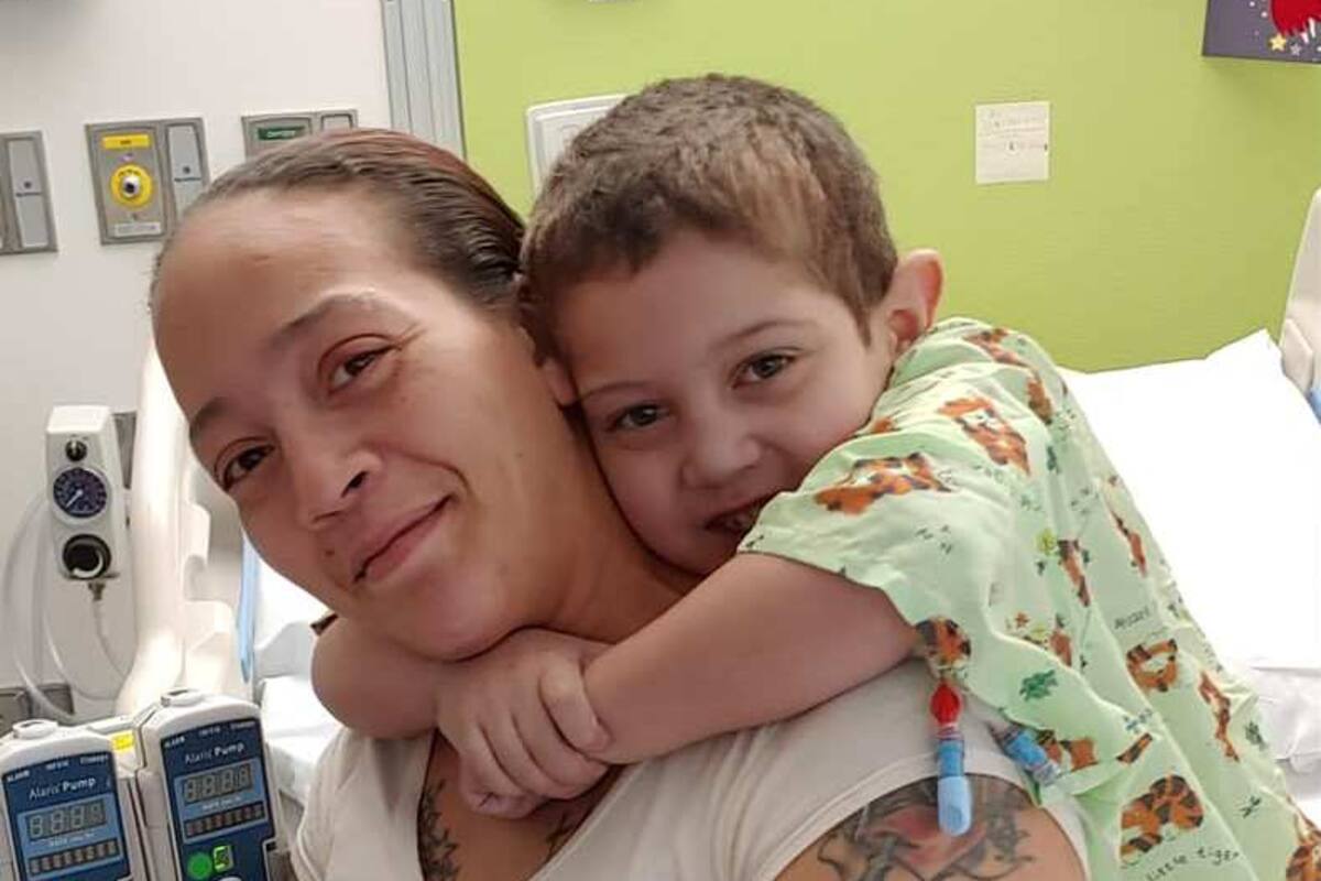Niño de 6 años recibe corazón nuevo tras 4 años de espera