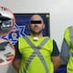 Detienen a 2 con 340 mil dólares y un arma