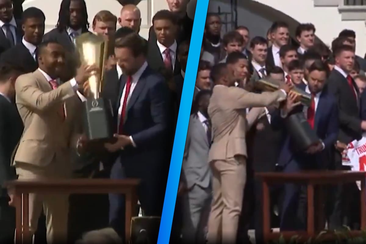 Vicepresidente J.D. Vance protagoniza blooper con trofeo de Ohio State en la Casa Blanca y ‘lo rompe’ en plena ceremonia