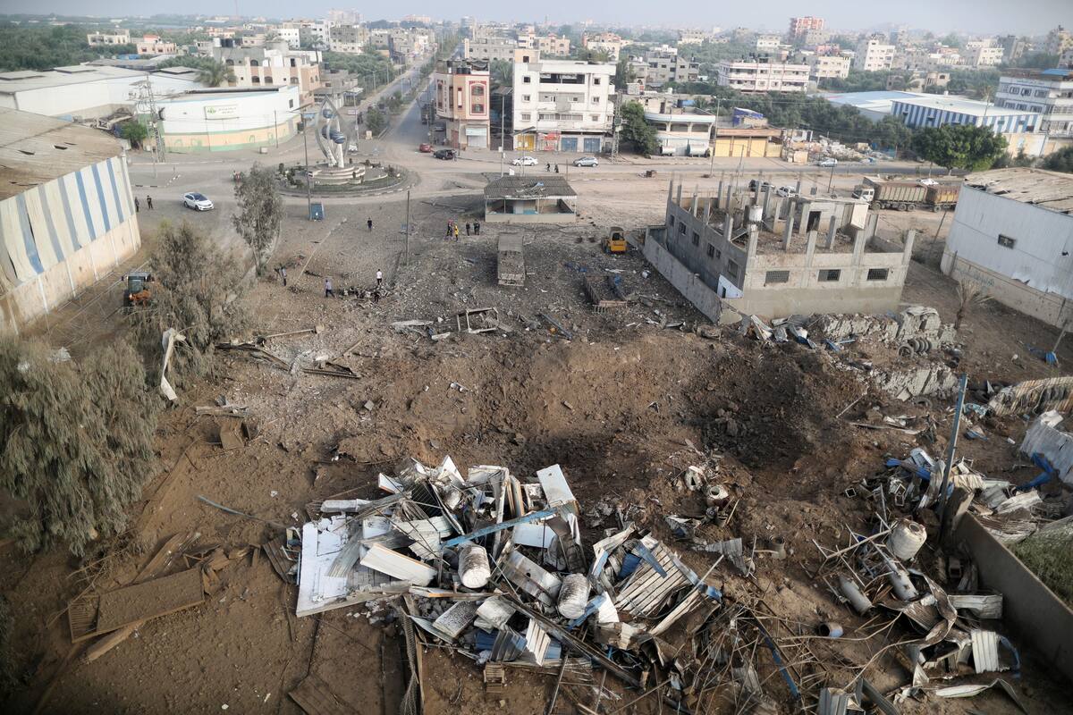 Una vista del sitio de un ataque israelí en la Franja de Gaza. Mayo 11, 2021. REUTERS/Suhaib Salem