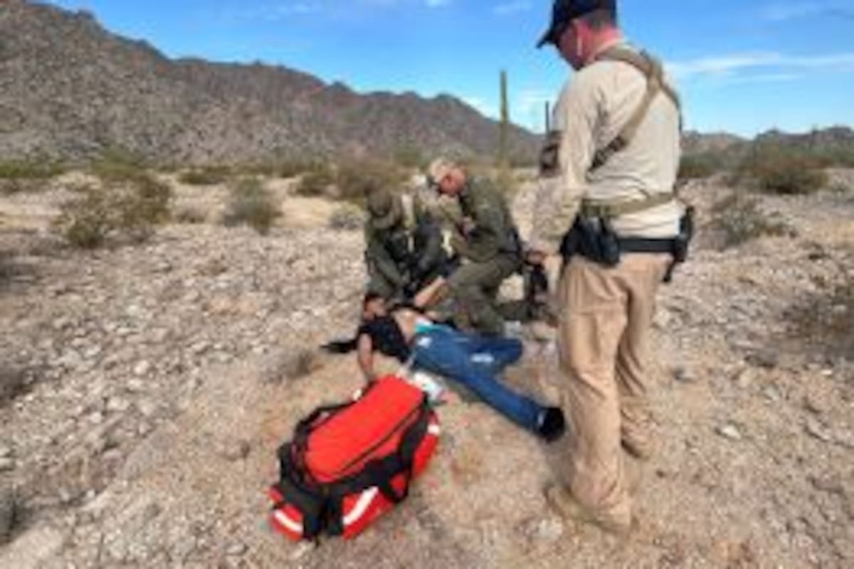 Rescatan a migrantes en el desierto de Sonora tras quedar en peligro