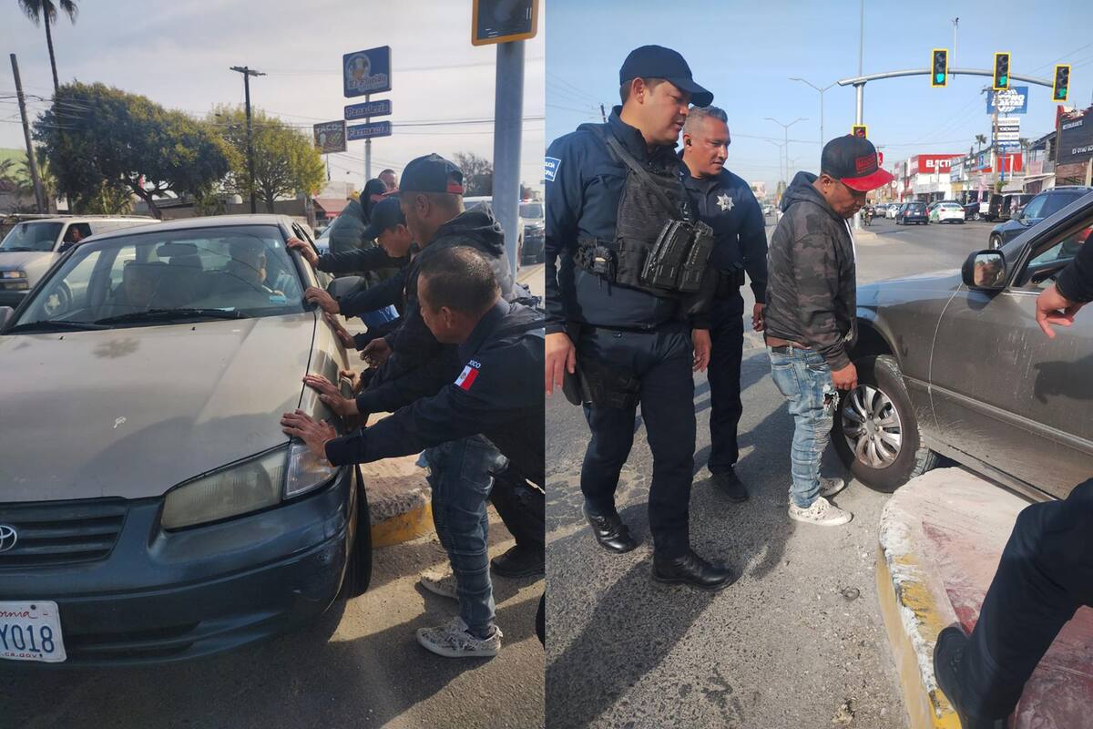 Conductor sexagenario se sube a camellón en Rosarito; policías lo auxilian