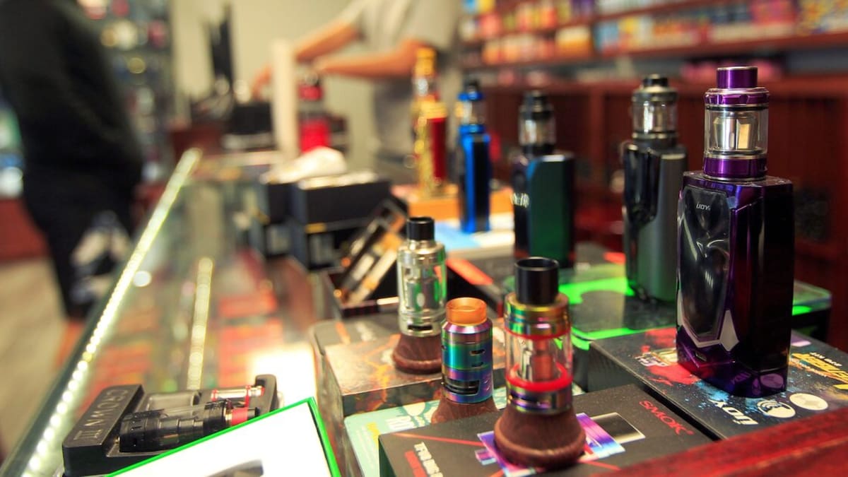 La estrategia busca reducir la exposición al humo en espacios públicos gubernamentales. /Reuters