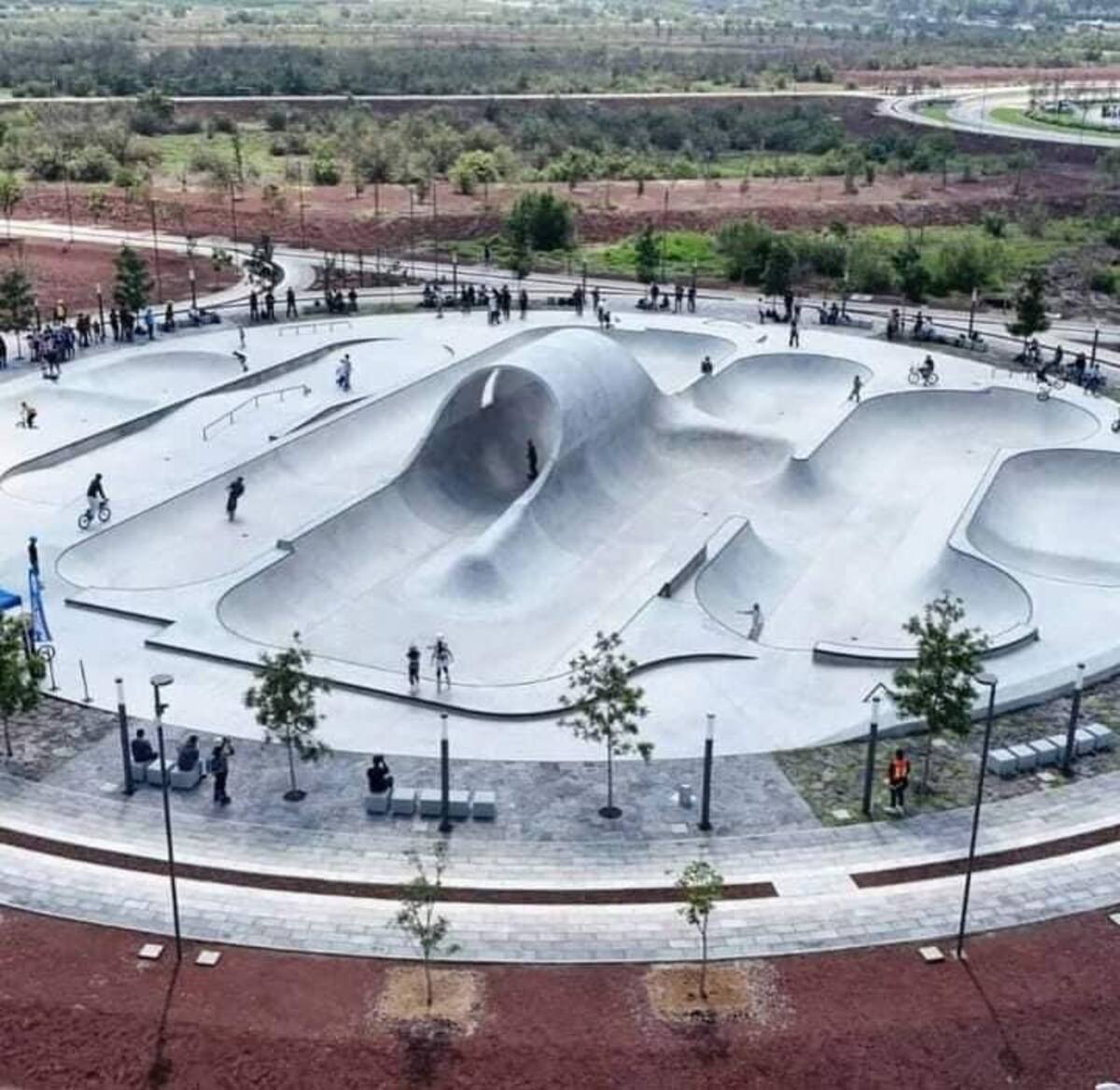 Con una inversión de 4,500 millones de pesos y la generación de más de 7,600 empleos, el Parque Ecológico de Texcoco no solo mejora el entorno natural, sino también la economía local.