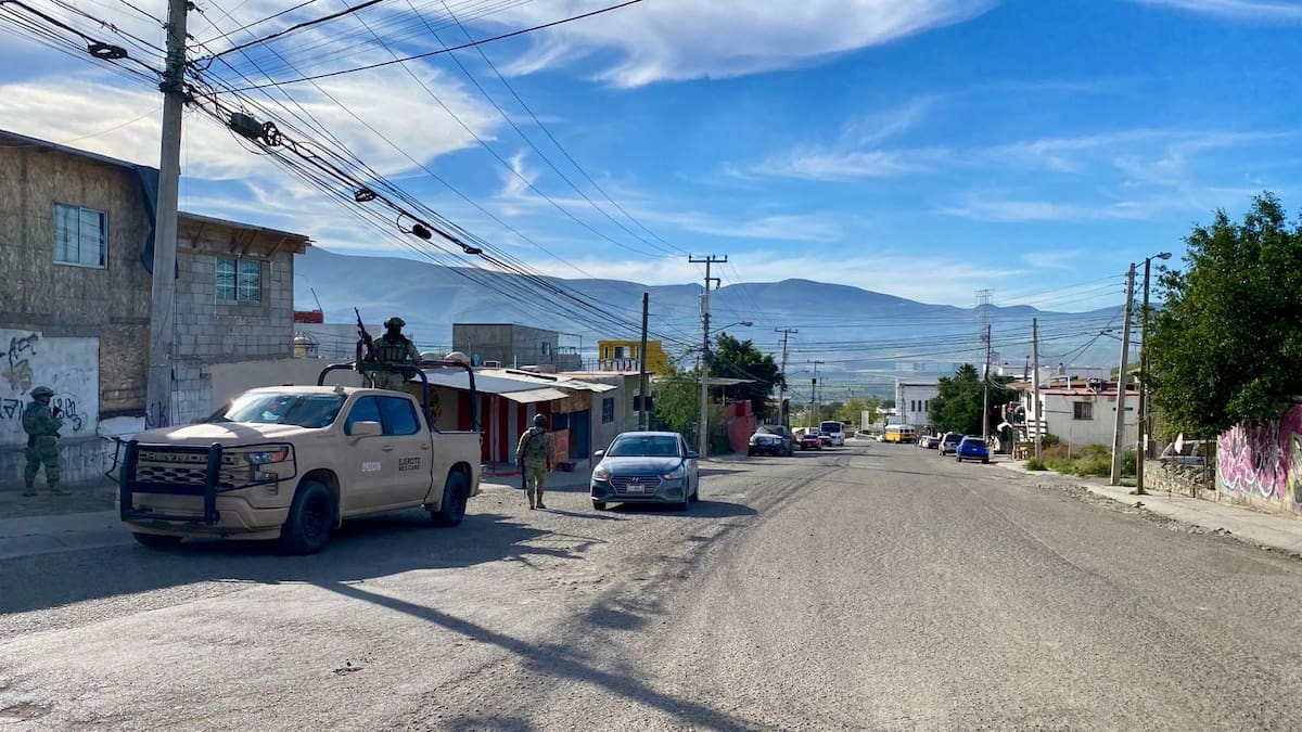 El cadáver fue localizado en la vía pública con huellas de violencia; la Fiscalía inició las investigaciones correspondientes. Foto: Border Zoom