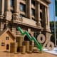 Banxico fija la tasa de interés en 6.50% tras la caída de la inflación al 4.45%, pero advierte que el alivio en los créditos tardará hasta ocho meses en reflejarse totalmente en México ¿Bajarán tus mensualidades?