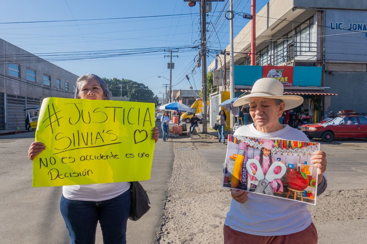 La presunta responsable de la muerte de la niña Silvia Aurora y su abuela, Carla “N”, permanecerá en prisión preventiva, confirmó la madre y nuera de las víctimas tras una nueva audiencia del proceso. Foto: Border Zoom