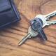 Las llaves sobre la mesa: qué revela este gesto y cómo cambiarlo para mejorar el orden en casa