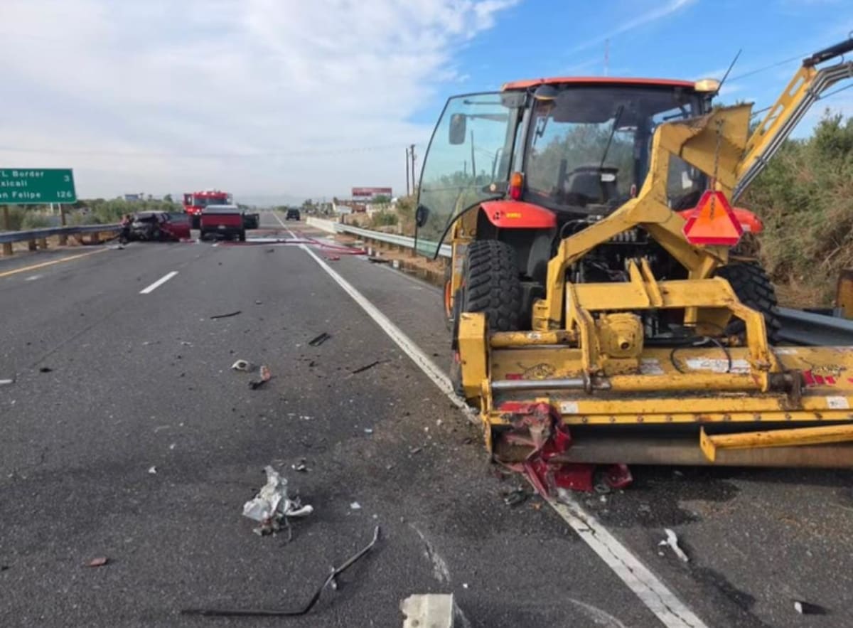 , un tractor de Caltrans y una Cybertruck estuvieron involucrados en un choque múltiple que terminó con uno de los automóviles en llamas la mañana l Foto: Cortesía
