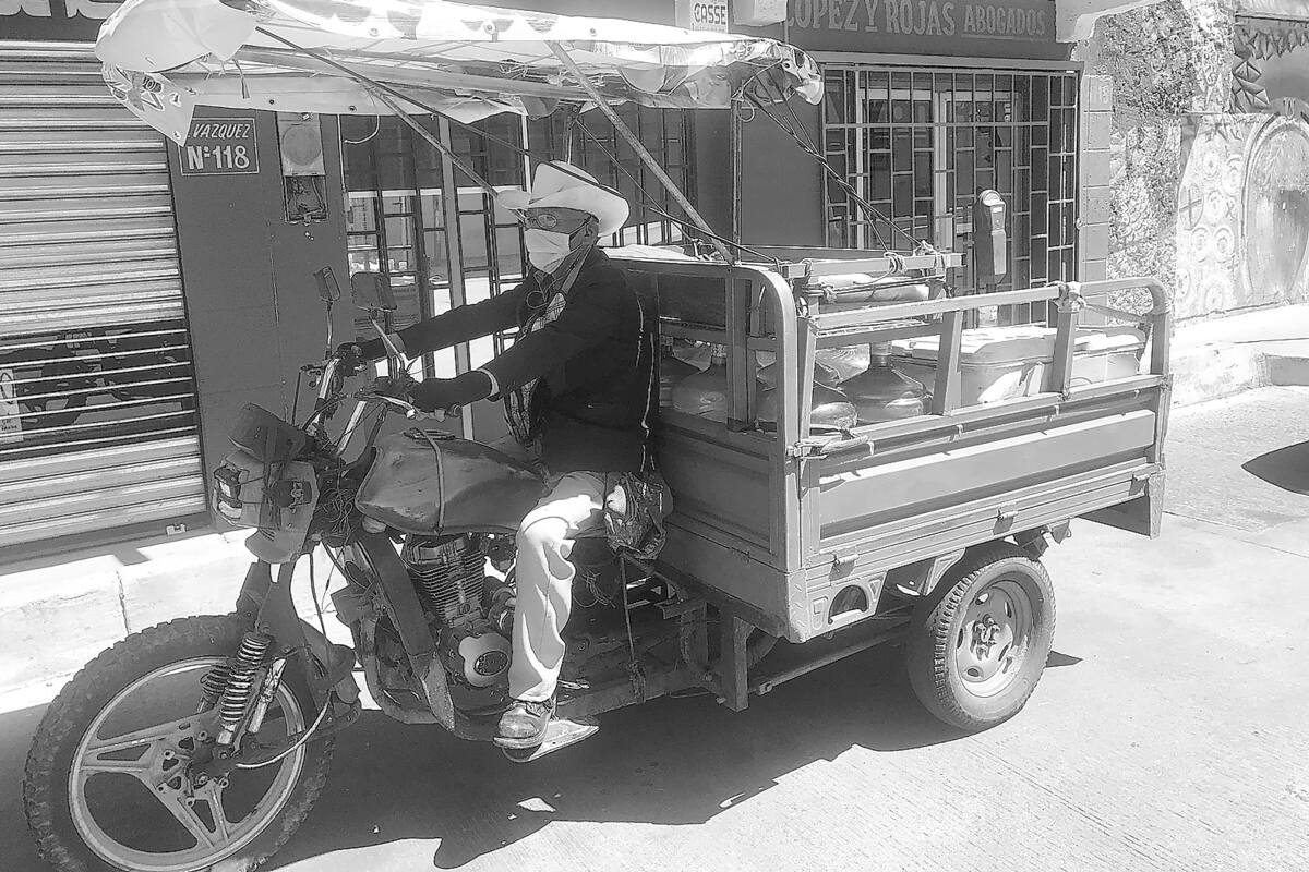 Suda don Domingo para asegurarse el pan