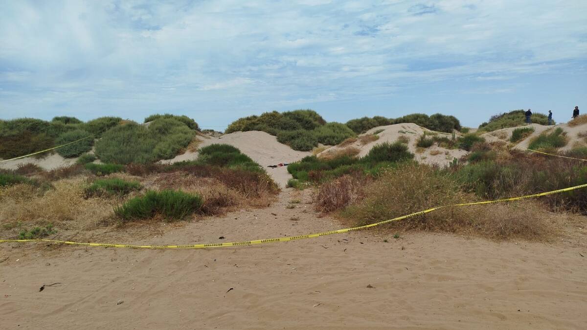 El cuerpo de la mujer fue localizado en la zona de dunas de la Playa El Punto, entre Playa Pacífica y Playa Conalep.