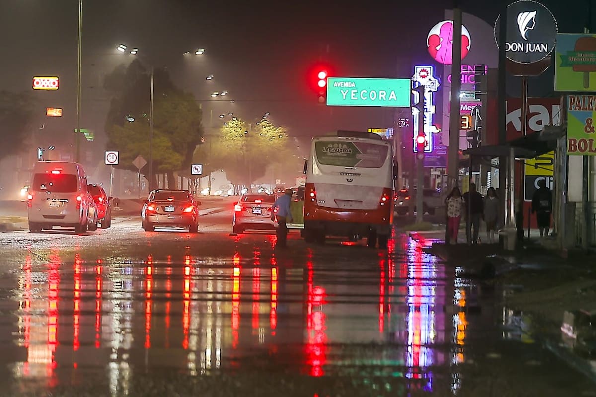 Abarca fuga de agua varias calles en el bulevar Solidaridad