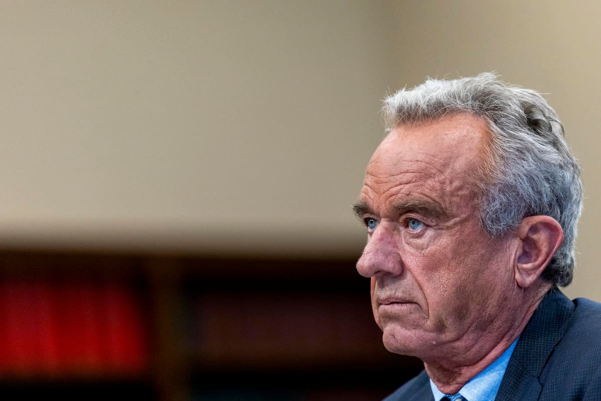 Robert F. Kennedy Jr., secretario de Salud en EEUU, defendió las decisiones recientes de la administración Trump en materia de salud de EEUU, ante el Congreso este 14 de mayo del 2025. | Crédito: EFE/EPA/SHAWN THEW