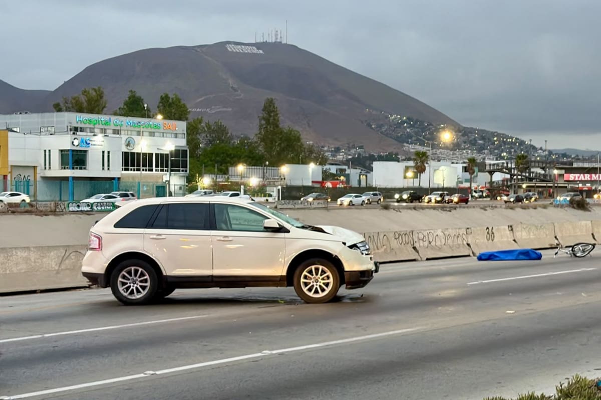 Muere ciclista tras ser atropellado en la Vía Rápida Poniente de Tijuana