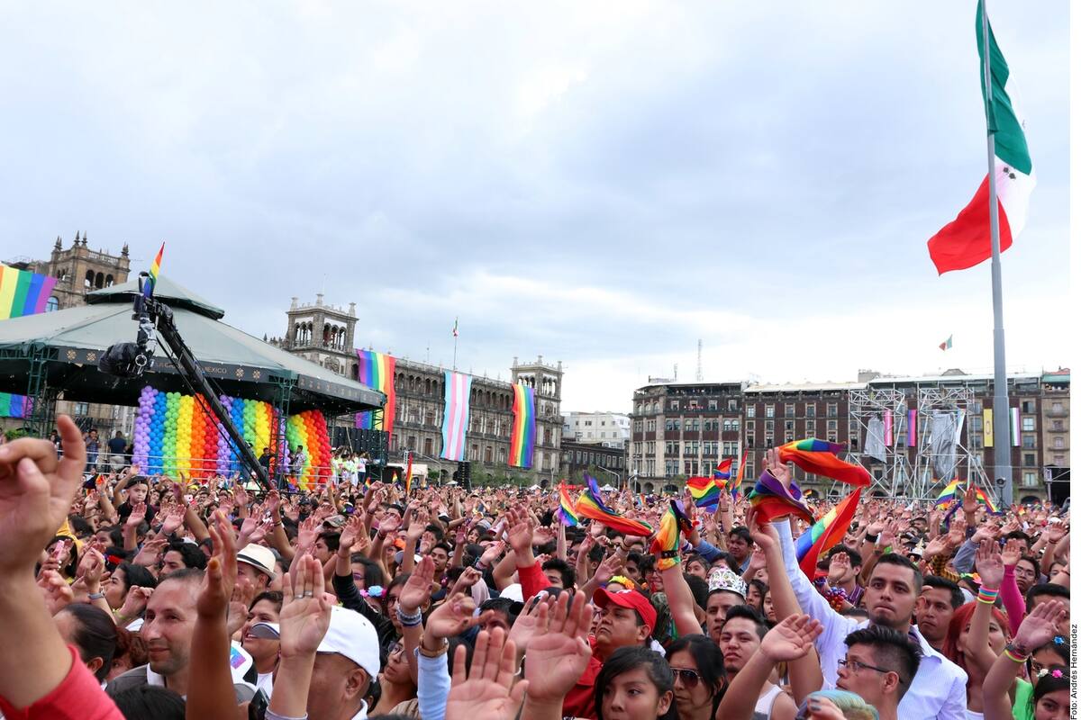 "Dejen Twitter y pónganse a trabajar", comunidad LGBT a políticos
