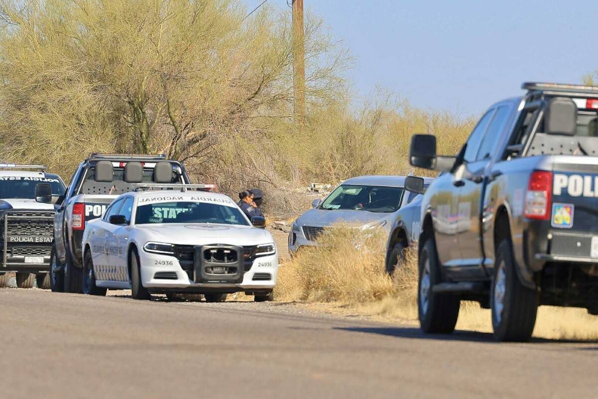 Intensa persecución policíaca de Cadillac en Hermosillo acaba con aseguramiento de vehículo en la carretera a Mina Nyco