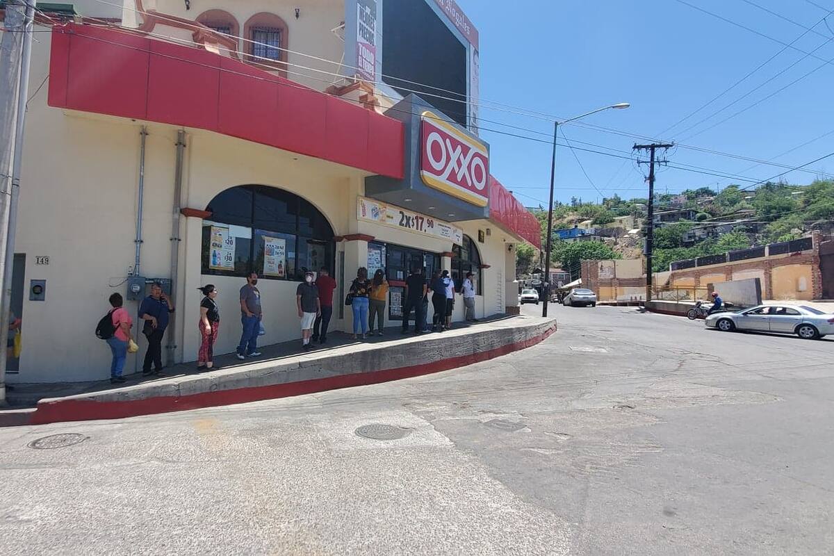 Esperan largas filas para comprar cerveza en Nogales