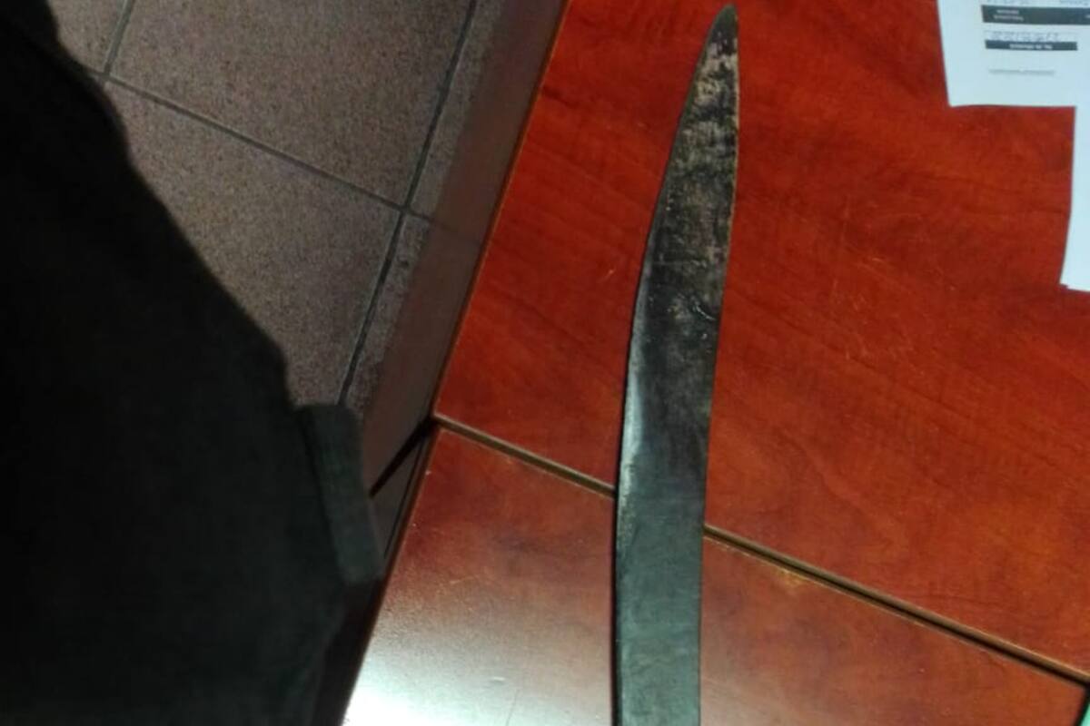 Armado con machete amenaza a familia en el valle