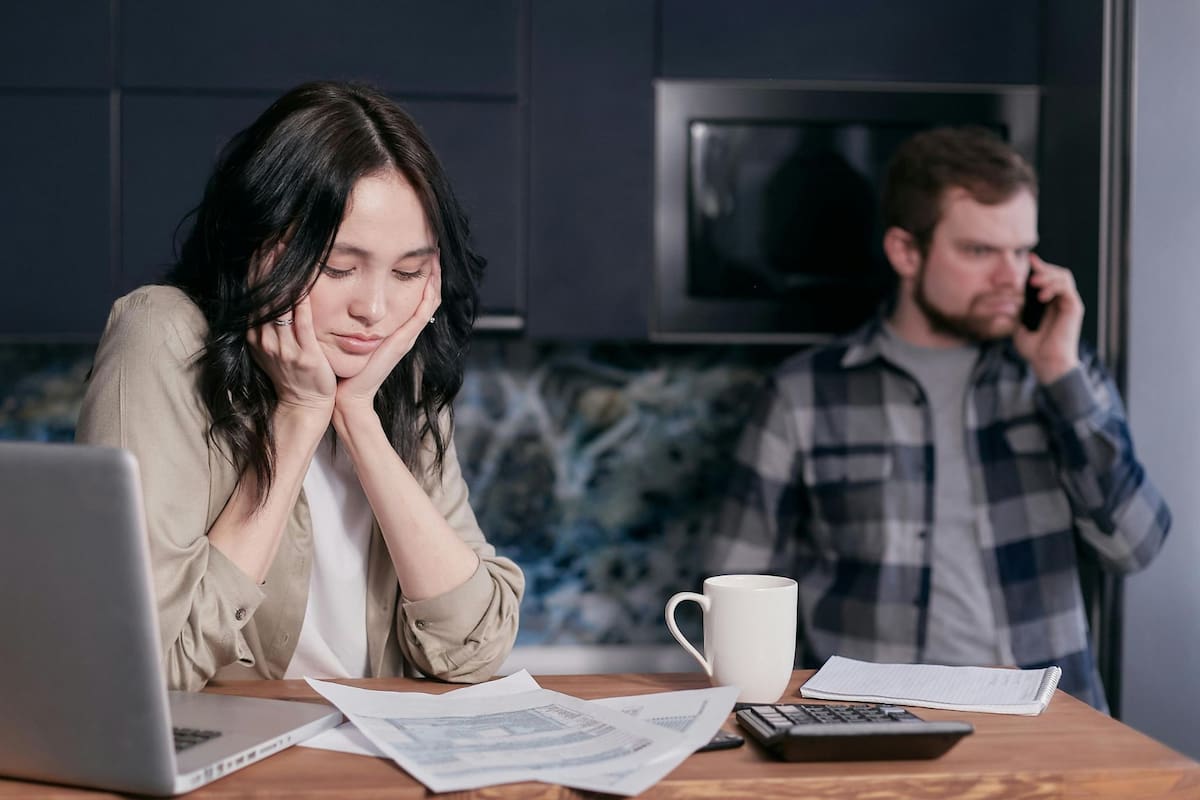 El desempleo en México subió al 2.6% según Inegi, un repunte trimestral que golpea más a la capital del país y expone la brecha de género, donde solo el 45% de las mujeres tienen trabajo