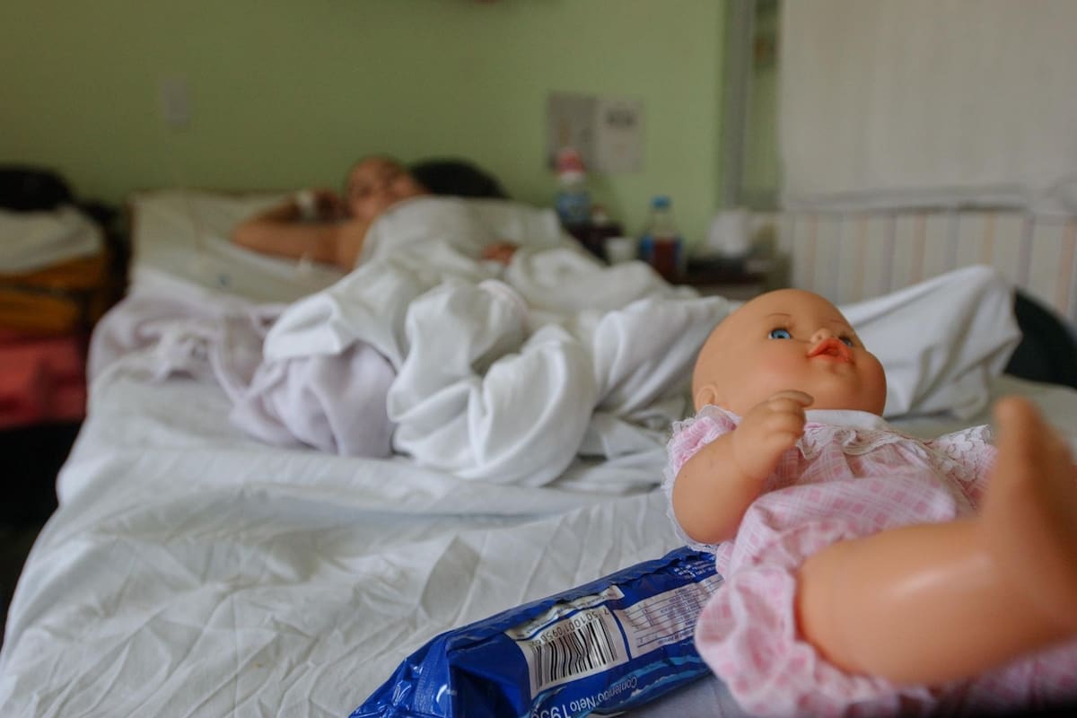 IMSS da 22,377 licencias para madres y padres de niños con cáncer