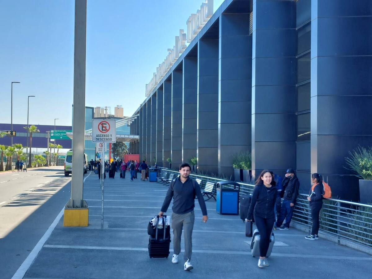 Decenas de pasajeros se vieron afectados por el bloqueo.