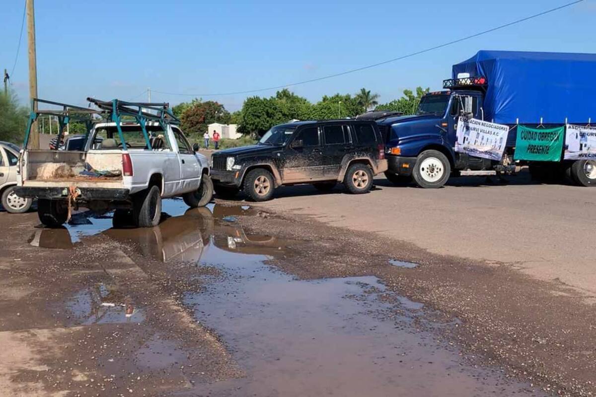 Bloquean la calle 200 vecinos de Urbi Villa del Real: Exigen paro a los desalojos