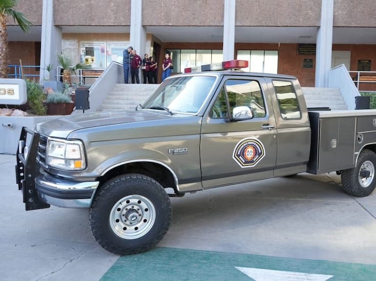 Bomberos forestales de Mexicali reciben unidad todo terreno para rescate
