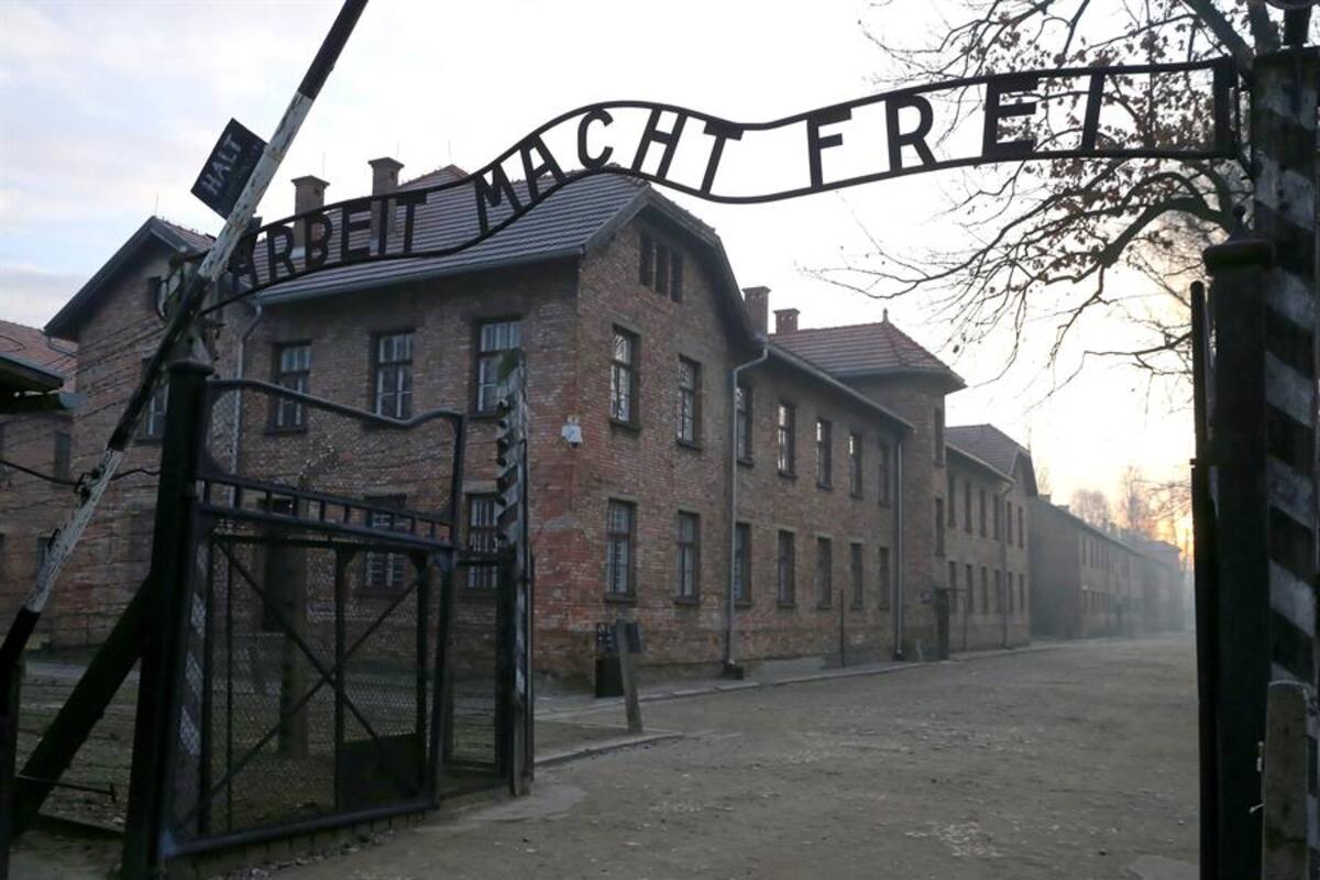 Conmemoran 75 aniversario de liberación de Auschwitz