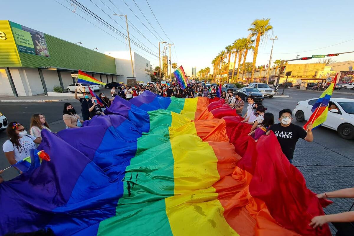 Marcha comunidad LGBTTIQ+ en Hermosillo para exigir respeto e igualdad