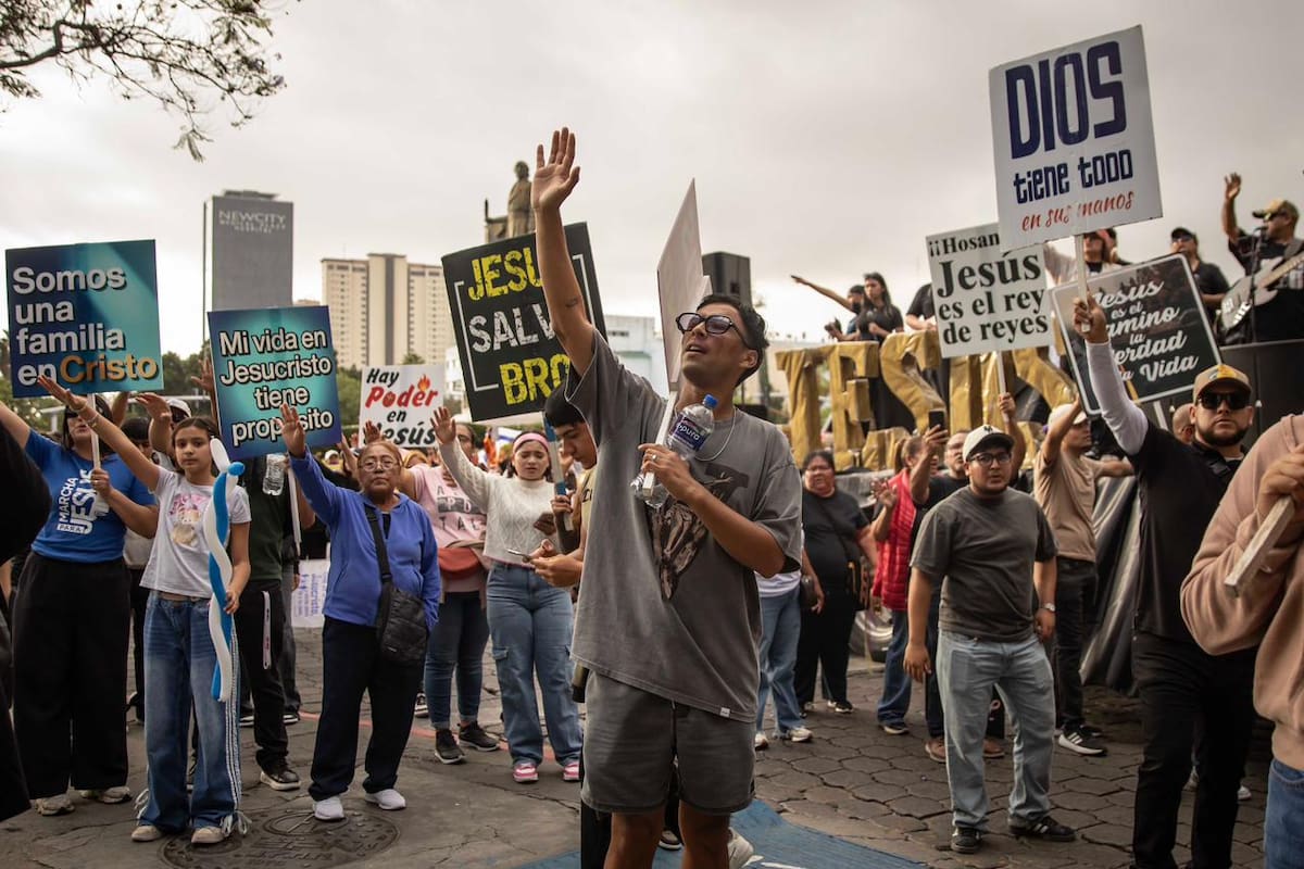 Participan miles en Marcha por Jesús en Tijuana y celebran 30 años del evento